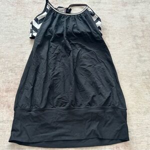 Lululemon no limits tank black/white size 4